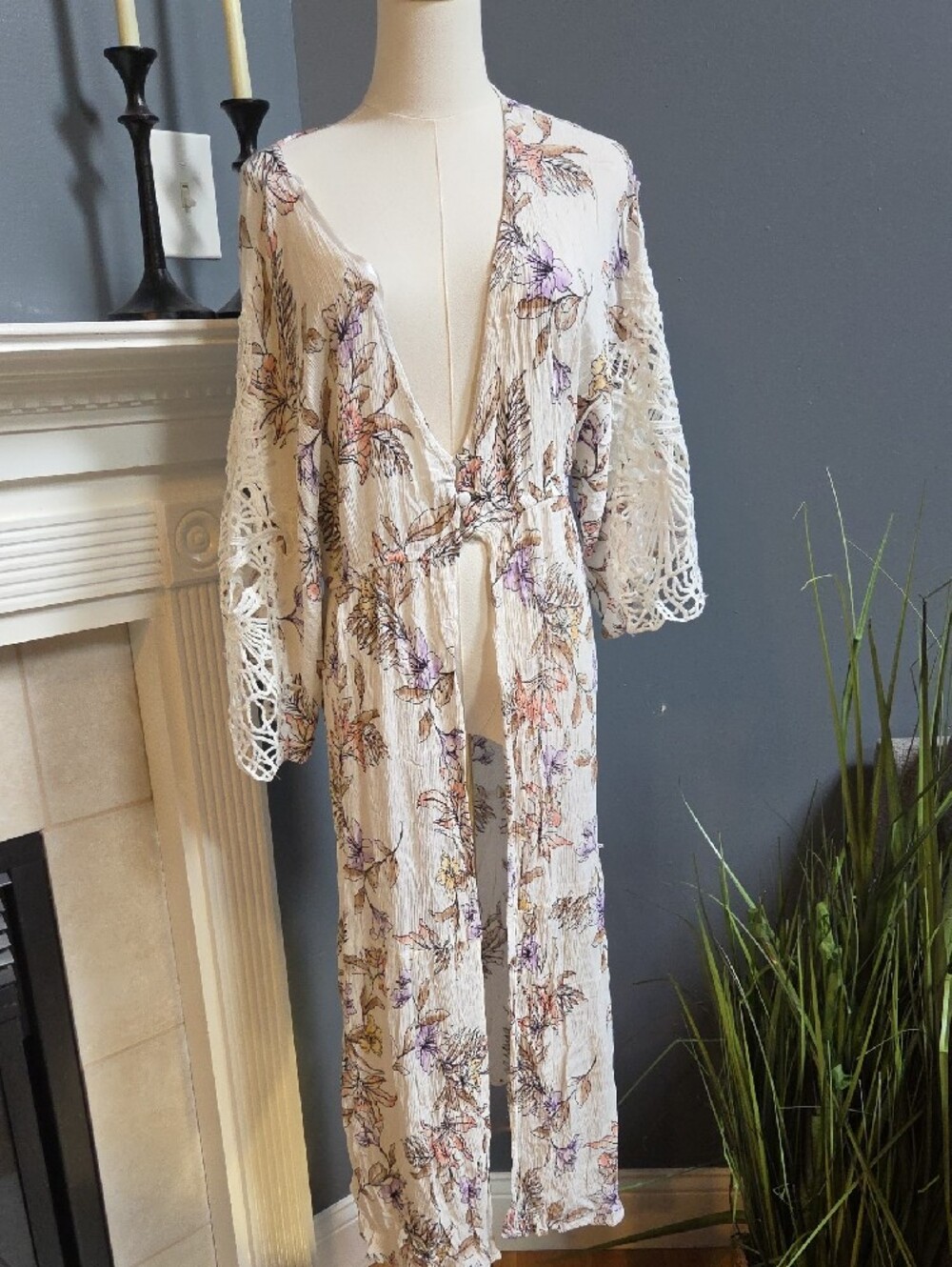 Floral Lace-Trim Long Kimono - Size Medium - Picture 8 of 8